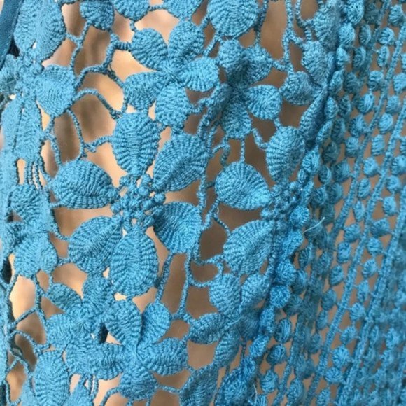 Romeo & Juliet Teal High Low Crochet Back Tank Top - Picture 4 of 7